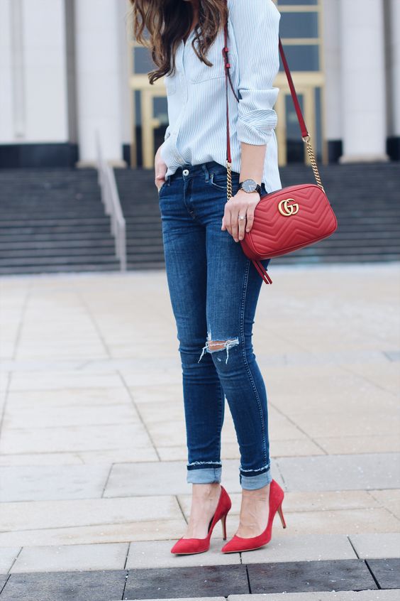 outfit con zapatos rojos mujer