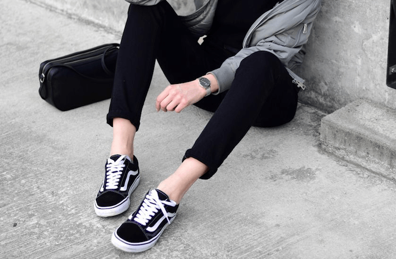 outfits con tenis vans old skool mujer