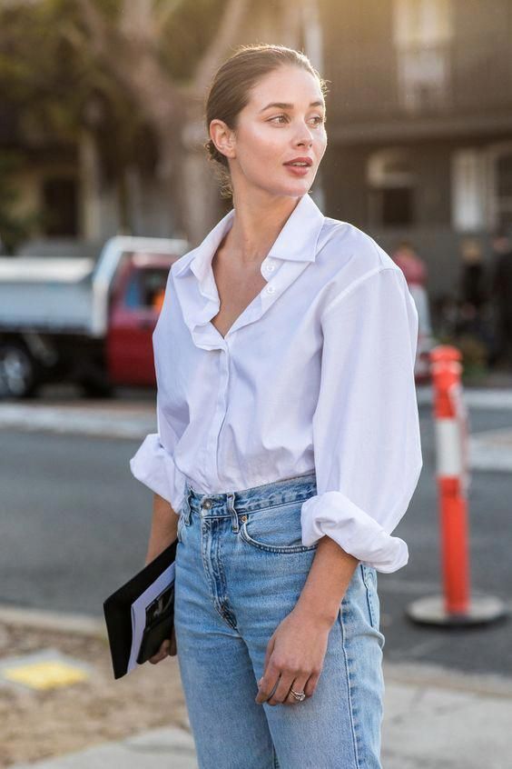 Blusa blanca + Blue jeans: outfit atemporal perfecto | Effortless Chic