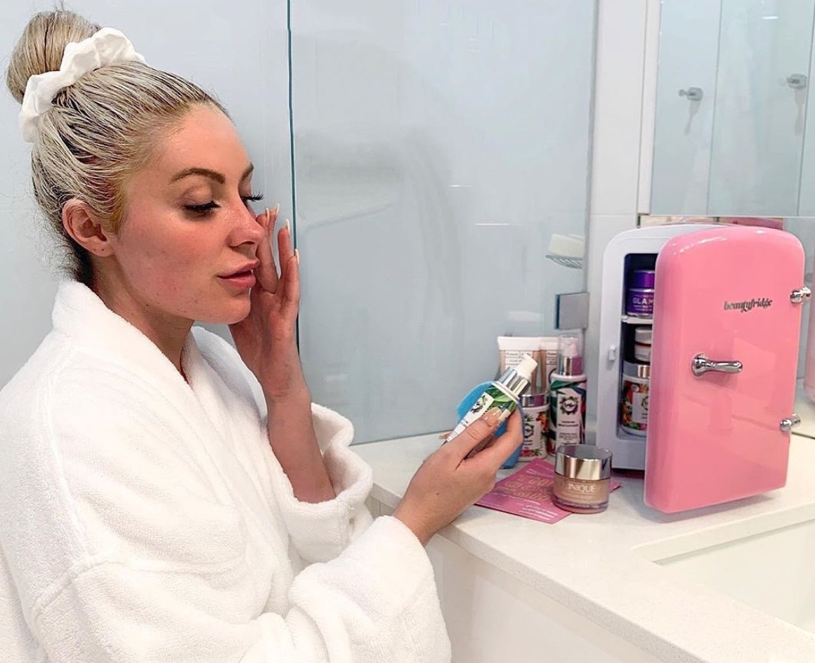 cosméticos en el refrigerador