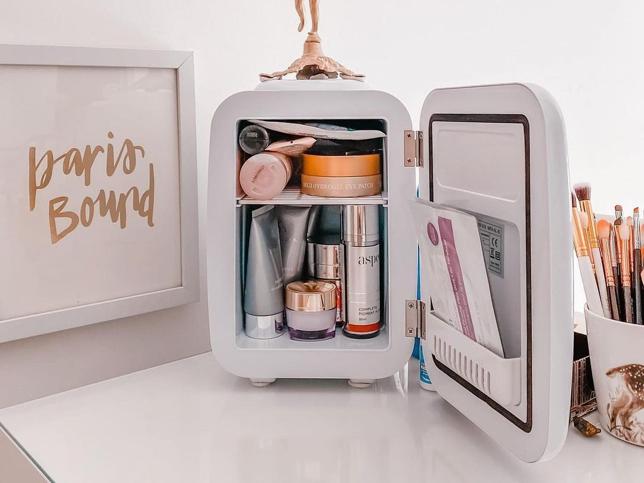 cosméticos en el refrigerador