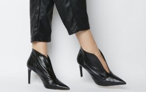 botines con abertura frontal