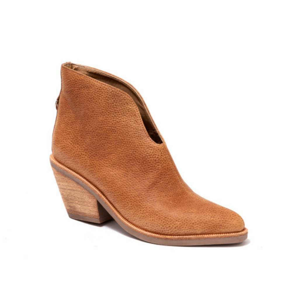 botines con abertura frontal
