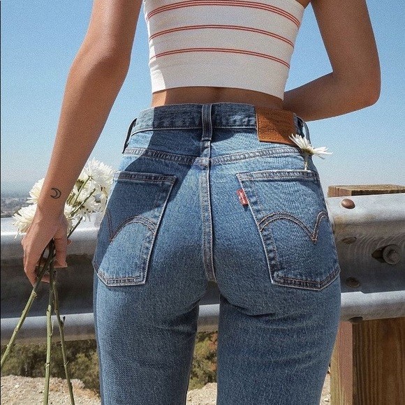 Jeans wedgie de Levi's: el modelo que hace una cola perfecta