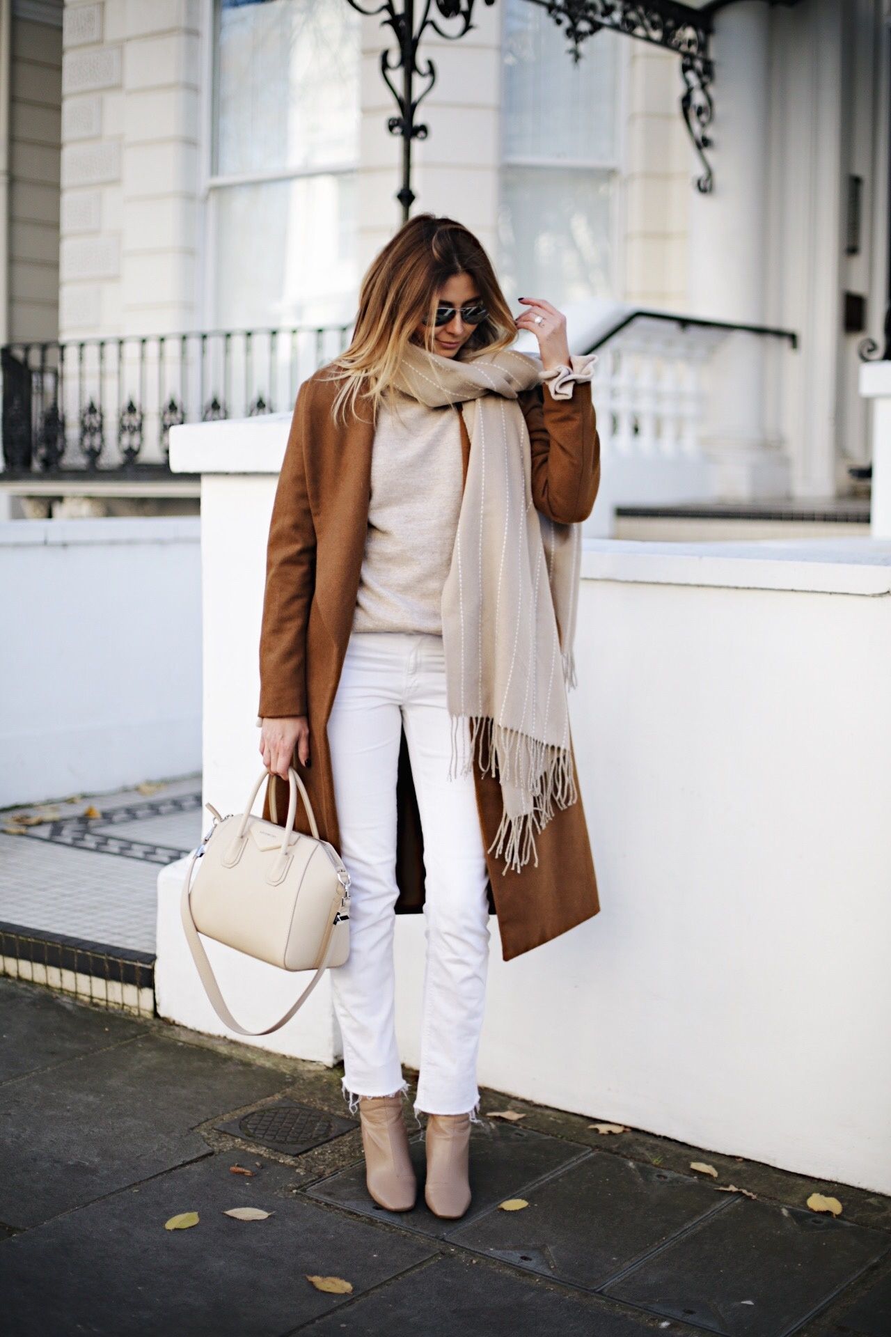 pantalones blancos en invierno